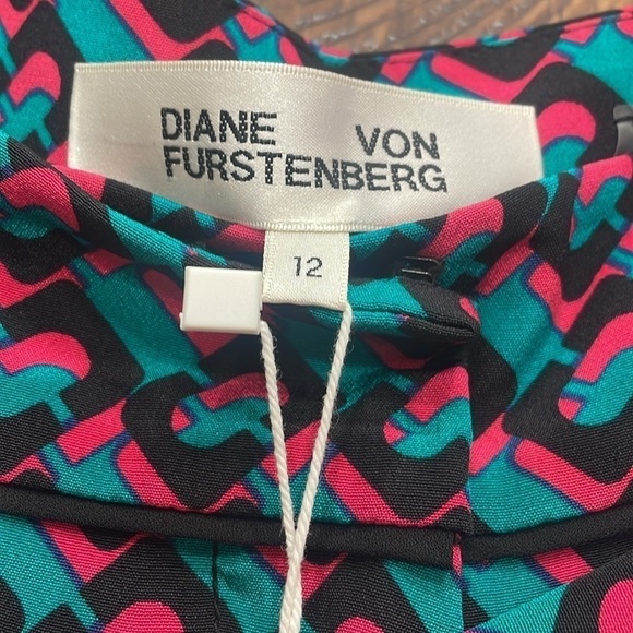 DVF Pasha 3D Chain Block Silk Shorts - Picture 11 of 13